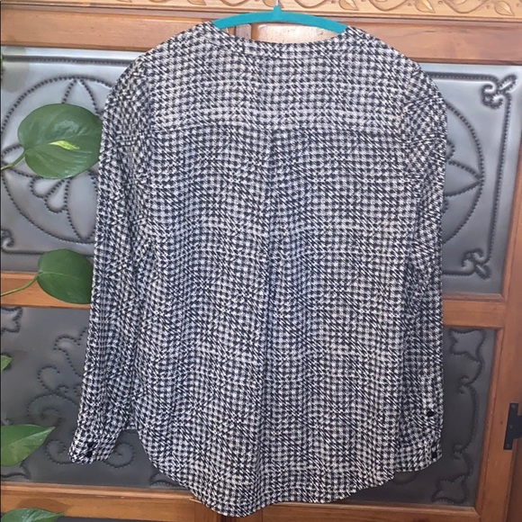 2/$10- NYDJ- Long Sleeve Henley Houndstooth Blouse - Picture 11 of 11